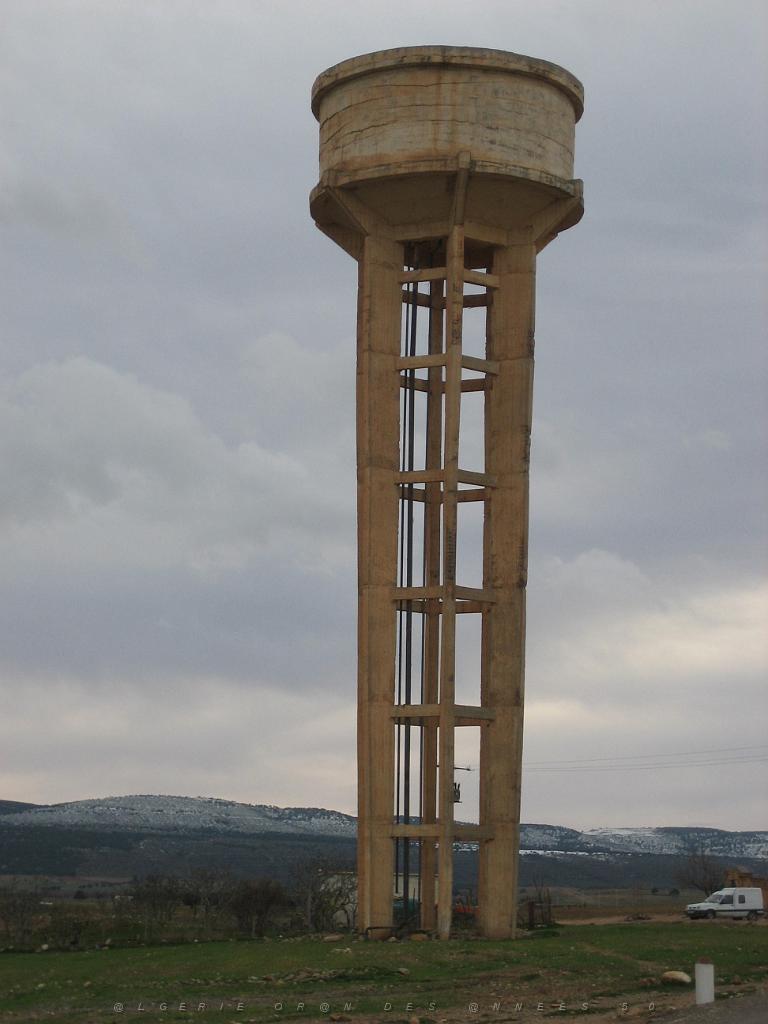 LE TELAGH Chateau eau 02.jpg